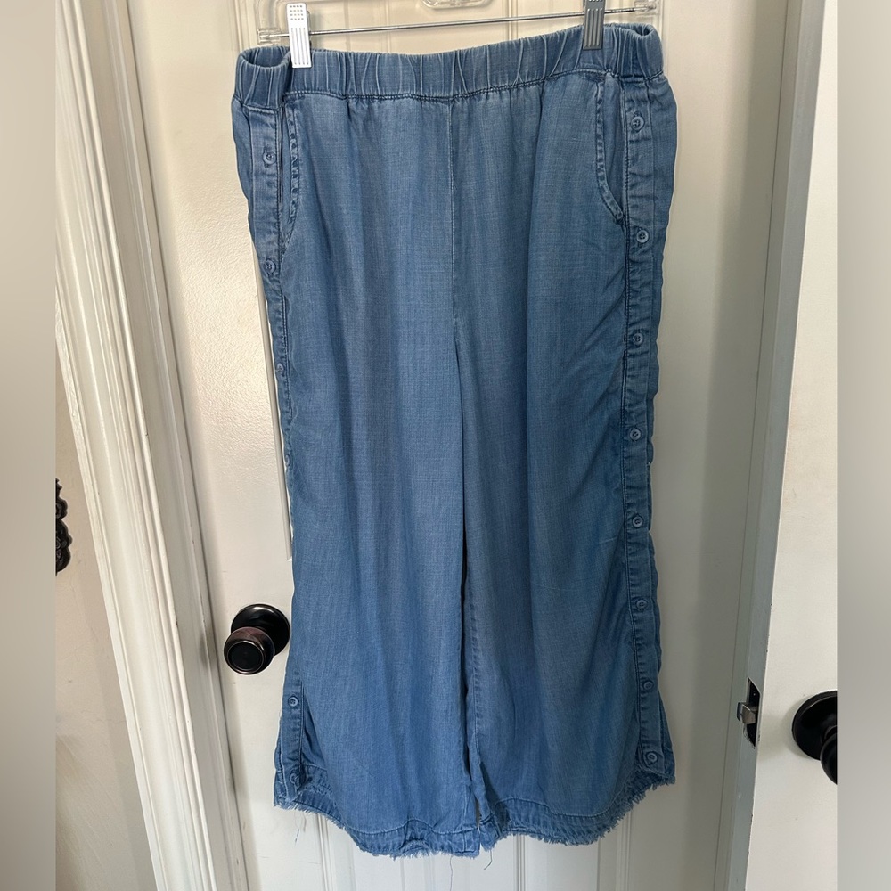 Republic Wide Leg Blue Jeans - Elastic Waist, Button side, fringed hem - cropped